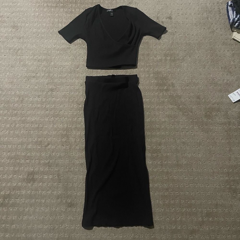 Two piece skirt and shirt set!